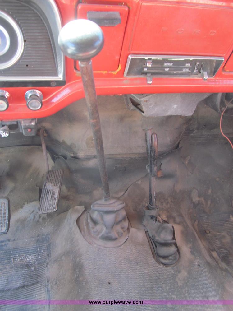 image for item B5137 1976 Ford F500 single axle dump truck