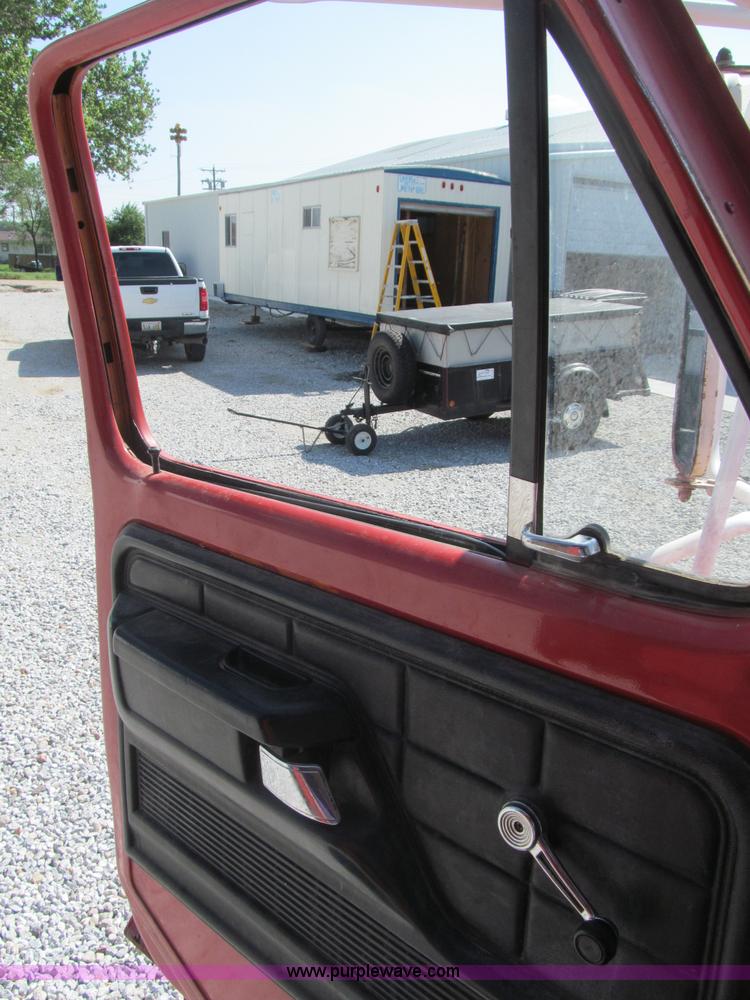 image for item B5137 1976 Ford F500 single axle dump truck