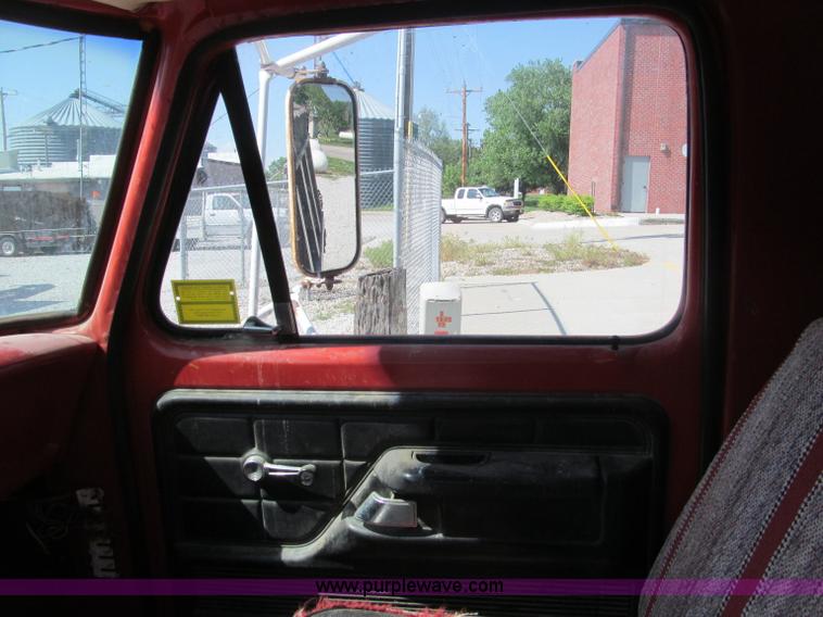 image for item B5137 1976 Ford F500 single axle dump truck