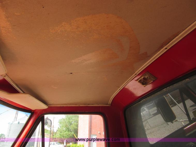 image for item B5137 1976 Ford F500 single axle dump truck