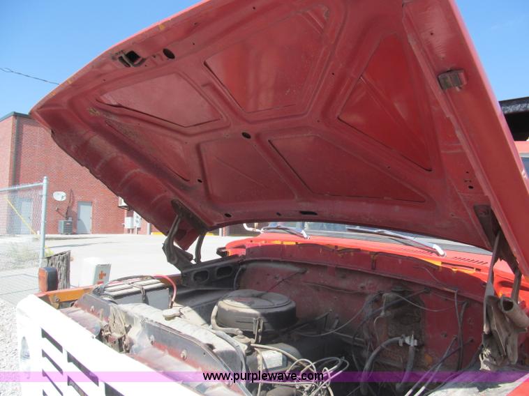 image for item B5137 1976 Ford F500 single axle dump truck