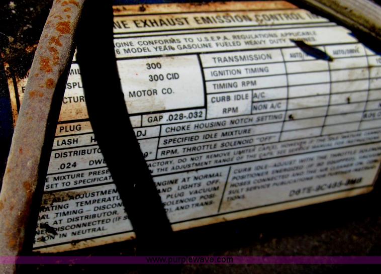 image for item B5137 1976 Ford F500 single axle dump truck