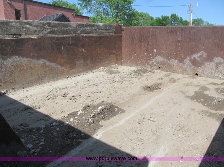 image for item B5137 1976 Ford F500 single axle dump truck