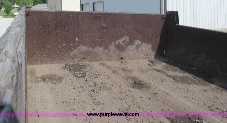 image for item B5137 1976 Ford F500 single axle dump truck