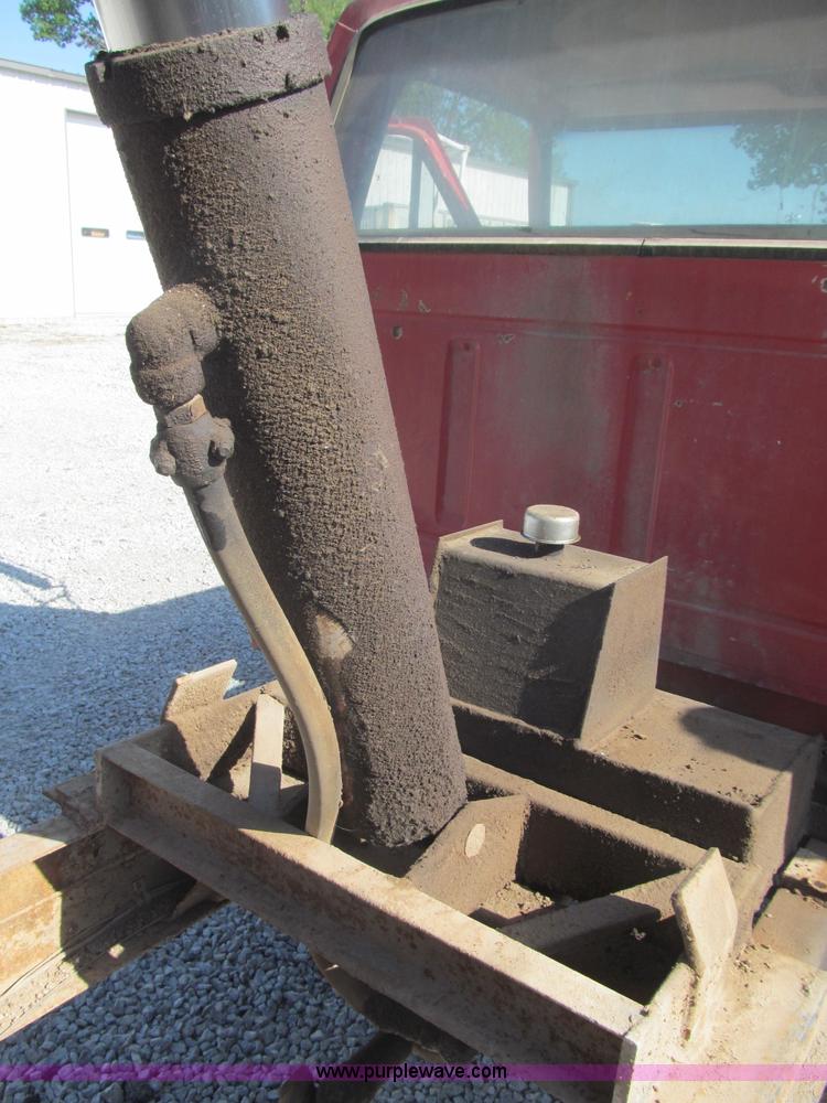 image for item B5137 1976 Ford F500 single axle dump truck