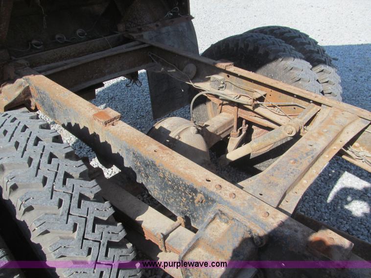 image for item B5137 1976 Ford F500 single axle dump truck