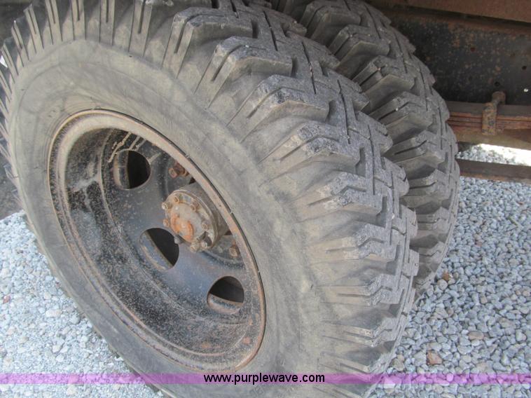 image for item B5137 1976 Ford F500 single axle dump truck