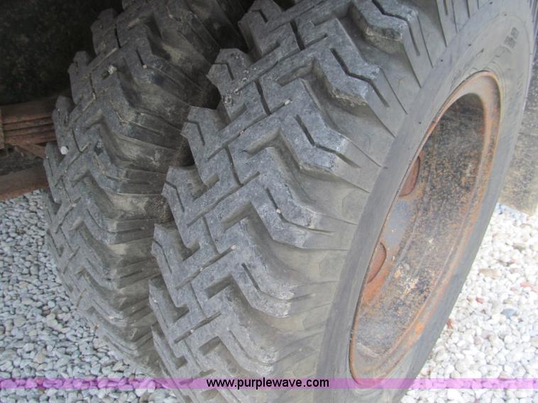 image for item B5137 1976 Ford F500 single axle dump truck