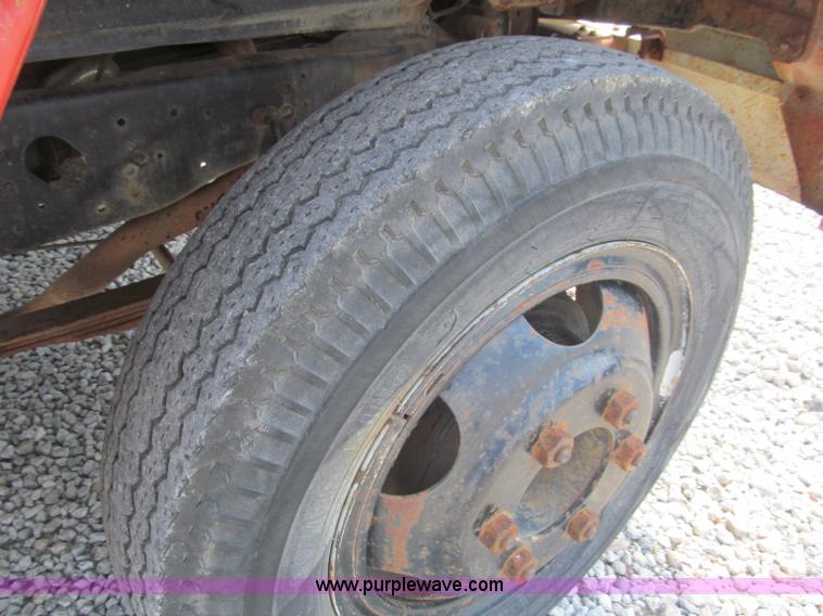 image for item B5137 1976 Ford F500 single axle dump truck