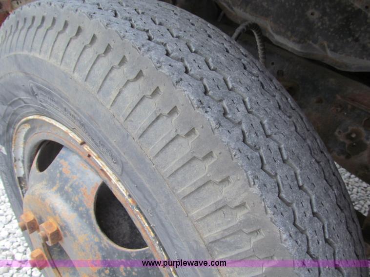 image for item B5137 1976 Ford F500 single axle dump truck