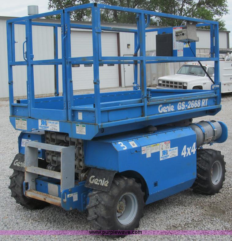 image for item B5140 2000 Genie 2668 scissor lift
