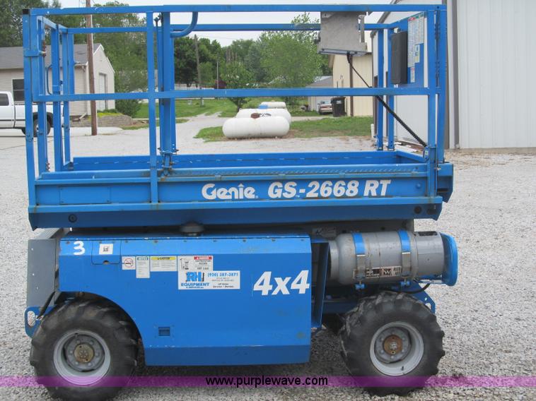 image for item B5140 2000 Genie 2668 scissor lift
