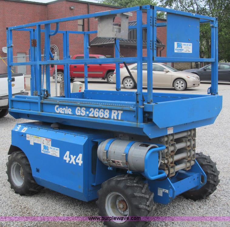 image for item B5140 2000 Genie 2668 scissor lift