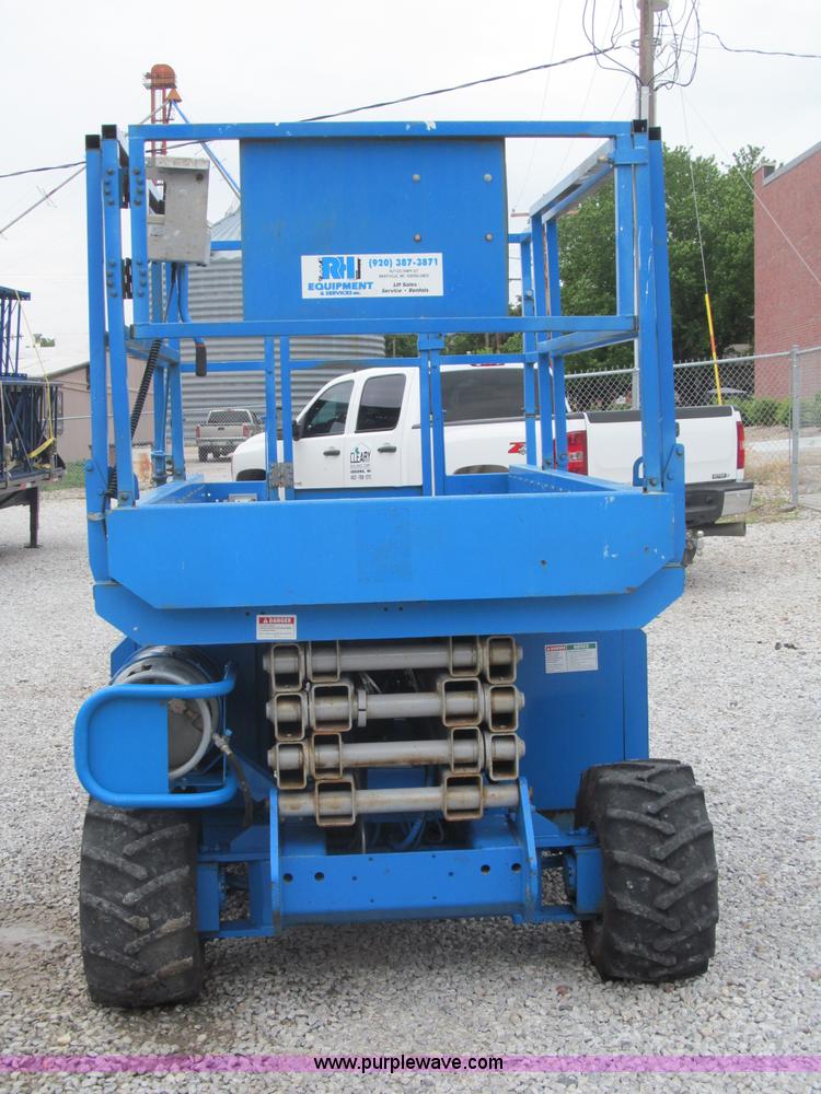 image for item B5140 2000 Genie 2668 scissor lift
