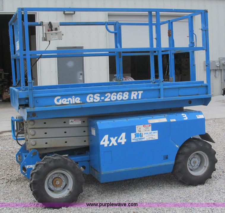 image for item B5140 2000 Genie 2668 scissor lift