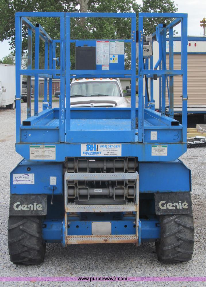 image for item B5140 2000 Genie 2668 scissor lift
