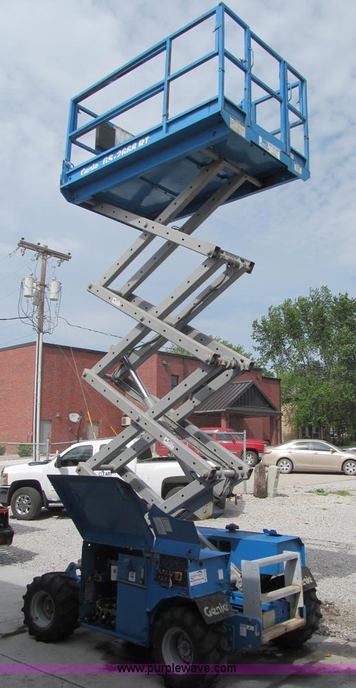 image for item B5140 2000 Genie 2668 scissor lift