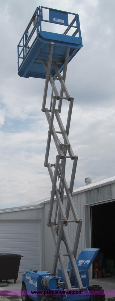 image for item B5140 2000 Genie 2668 scissor lift