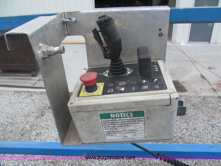 image for item B5140 2000 Genie 2668 scissor lift