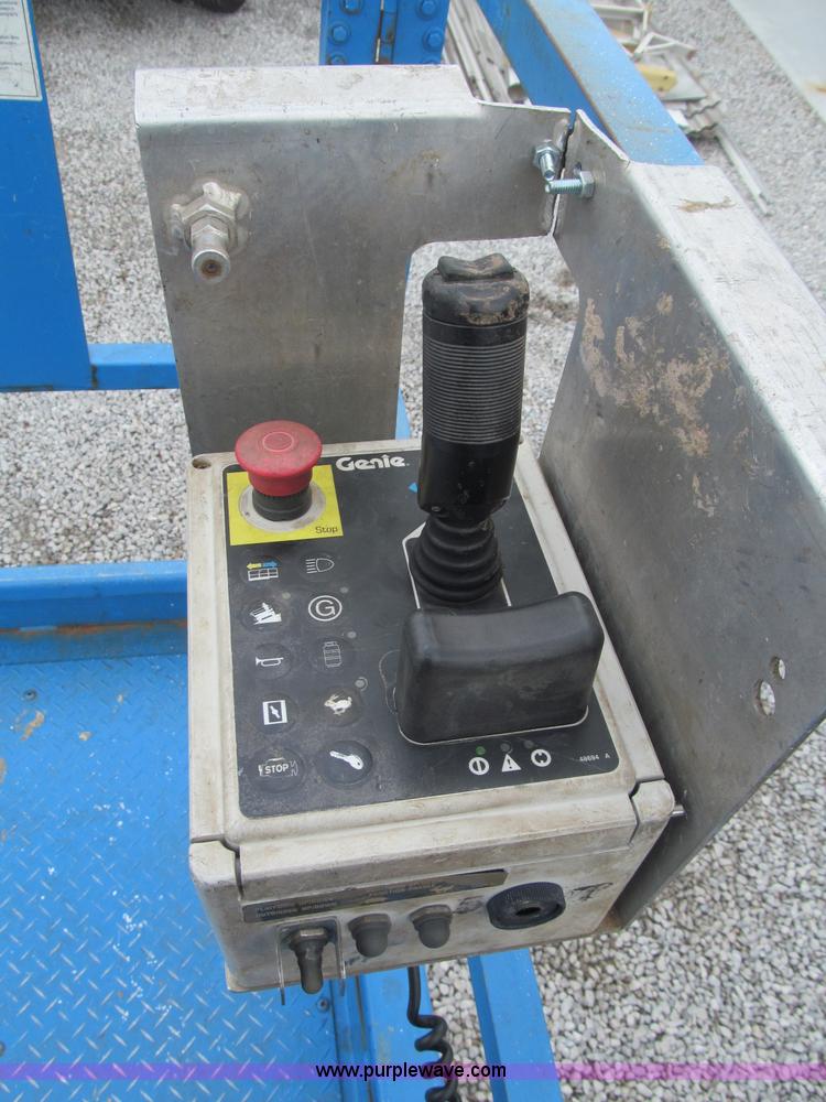 image for item B5140 2000 Genie 2668 scissor lift