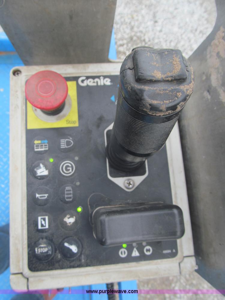 image for item B5140 2000 Genie 2668 scissor lift