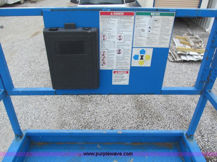 image for item B5140 2000 Genie 2668 scissor lift