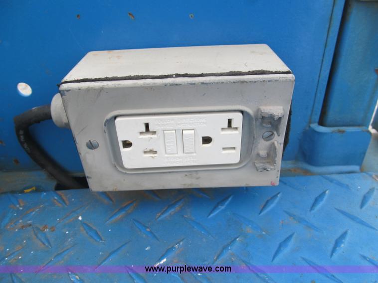 image for item B5140 2000 Genie 2668 scissor lift