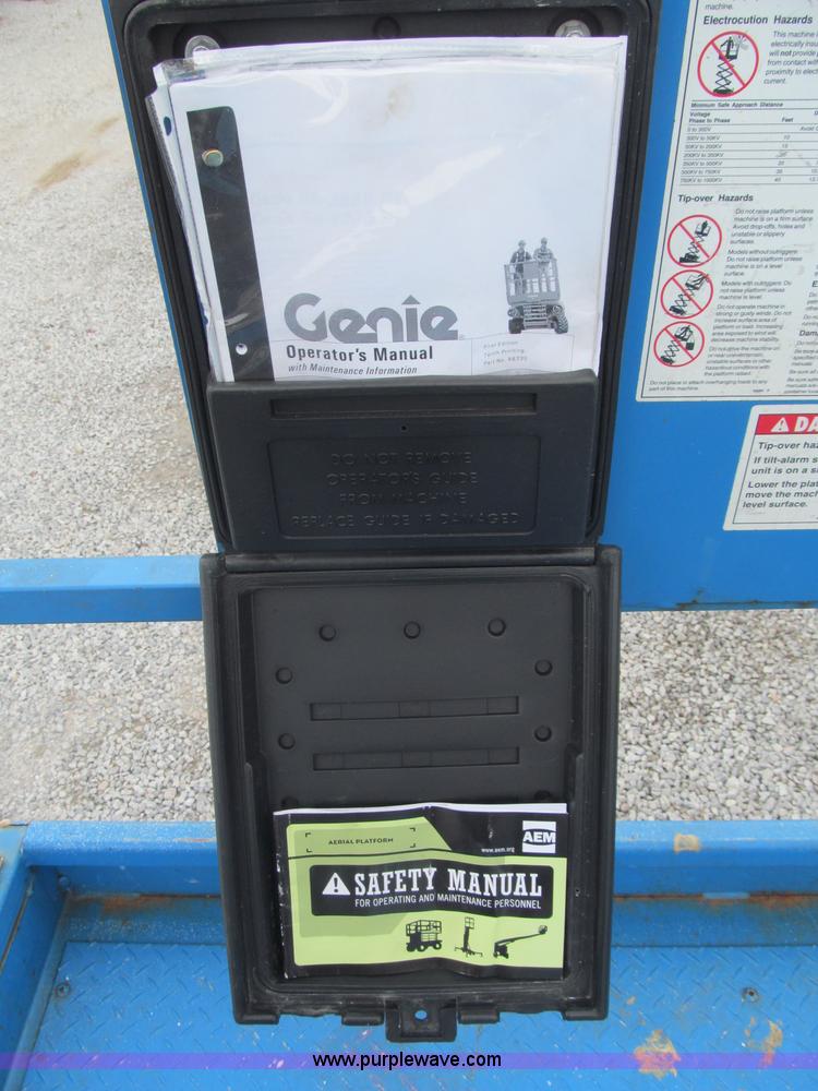 image for item B5140 2000 Genie 2668 scissor lift