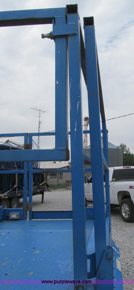 image for item B5140 2000 Genie 2668 scissor lift
