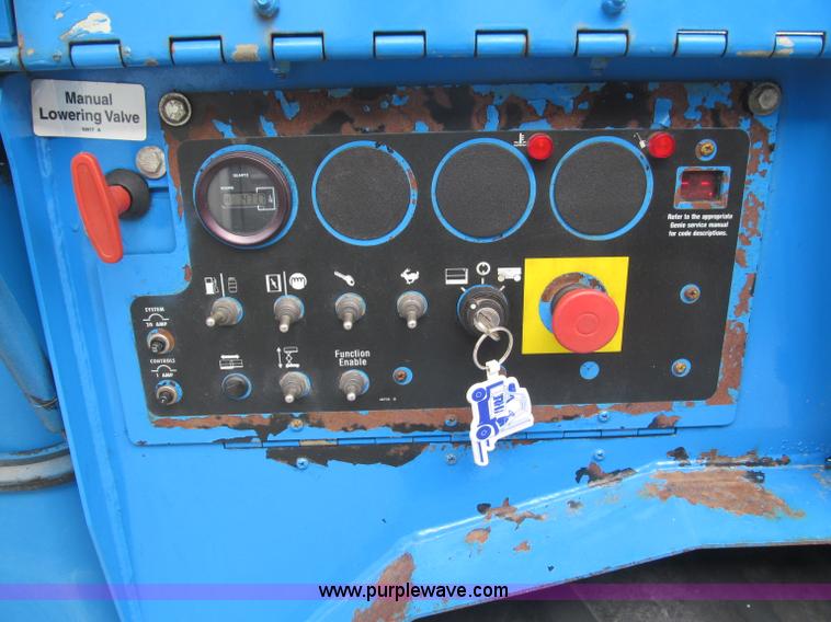 image for item B5140 2000 Genie 2668 scissor lift