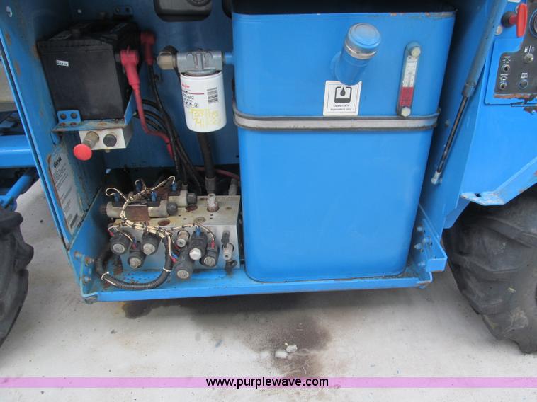 image for item B5140 2000 Genie 2668 scissor lift