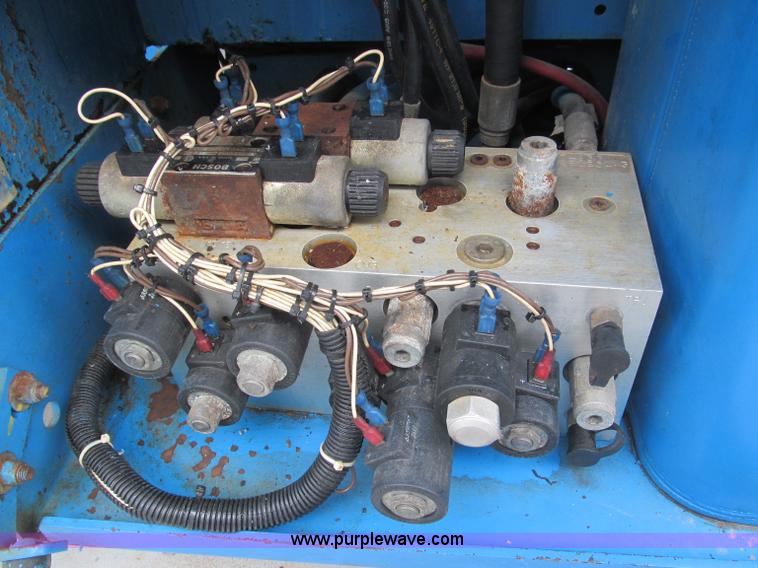 image for item B5140 2000 Genie 2668 scissor lift