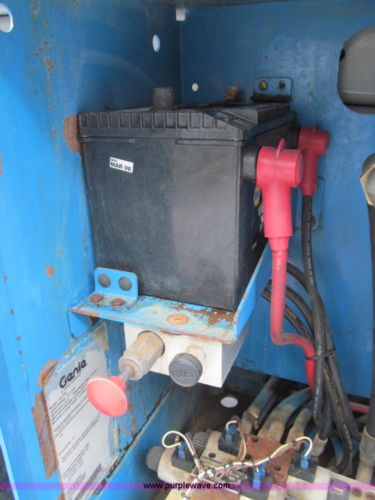 image for item B5140 2000 Genie 2668 scissor lift