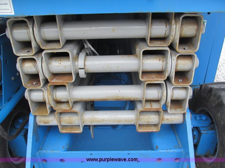 image for item B5140 2000 Genie 2668 scissor lift