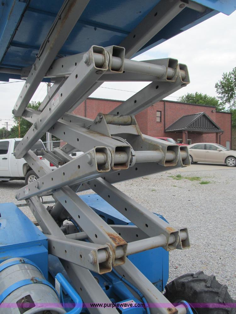 image for item B5140 2000 Genie 2668 scissor lift
