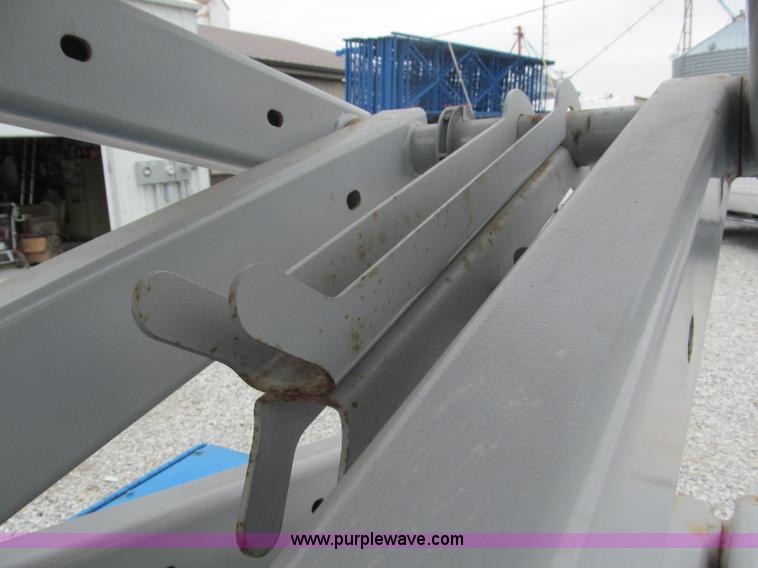 image for item B5140 2000 Genie 2668 scissor lift