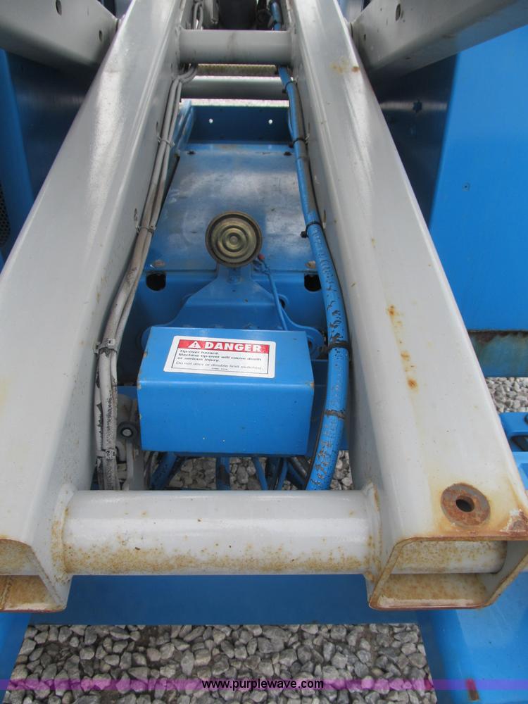 image for item B5140 2000 Genie 2668 scissor lift