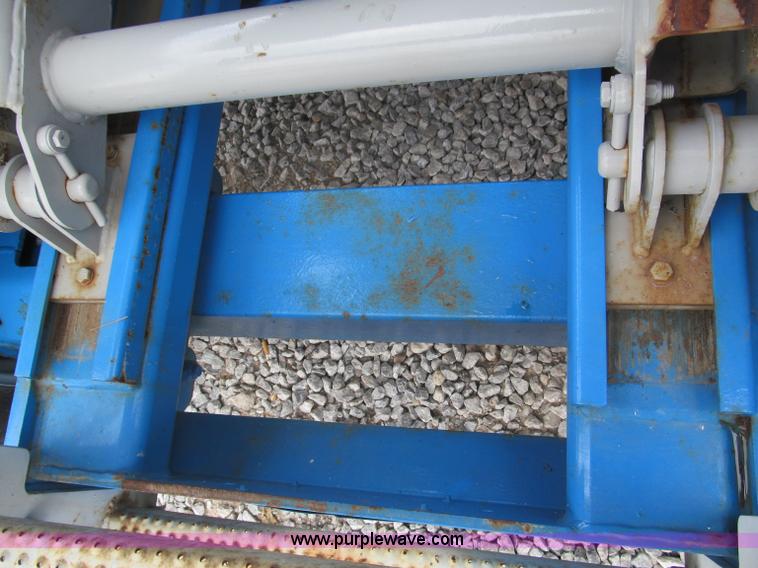 image for item B5140 2000 Genie 2668 scissor lift