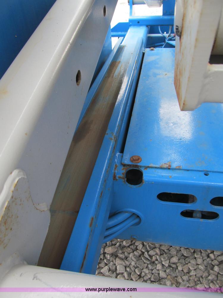 image for item B5140 2000 Genie 2668 scissor lift
