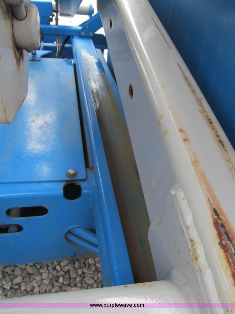 image for item B5140 2000 Genie 2668 scissor lift