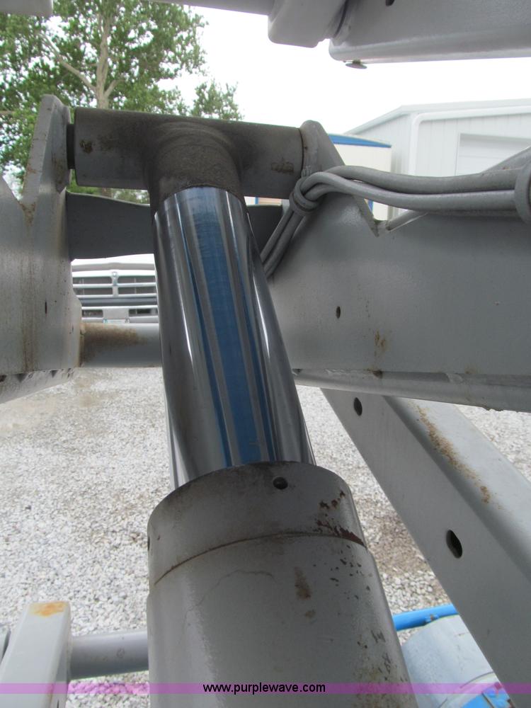 image for item B5140 2000 Genie 2668 scissor lift