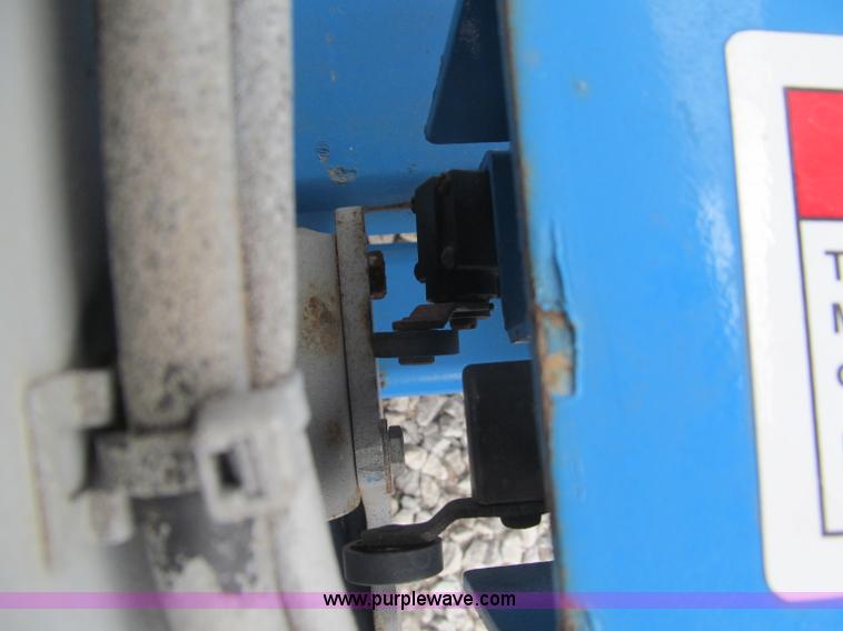 image for item B5140 2000 Genie 2668 scissor lift