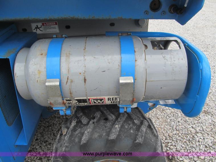 image for item B5140 2000 Genie 2668 scissor lift