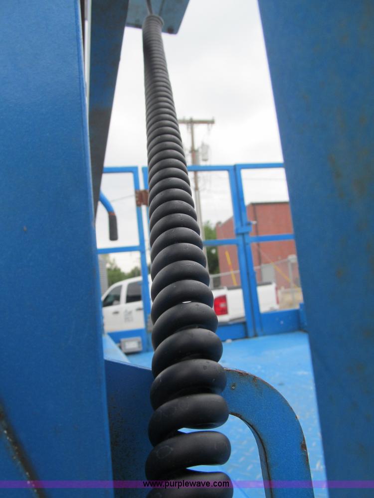 image for item B5140 2000 Genie 2668 scissor lift
