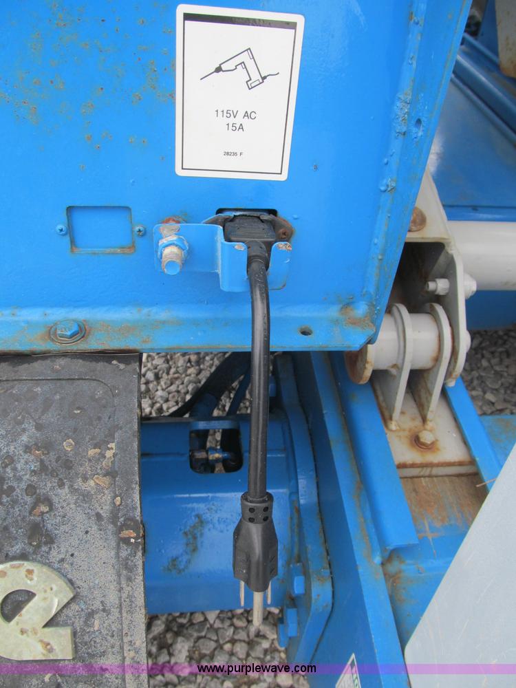 image for item B5140 2000 Genie 2668 scissor lift