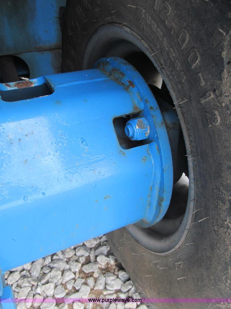 image for item B5140 2000 Genie 2668 scissor lift