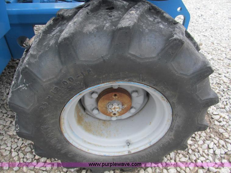 image for item B5140 2000 Genie 2668 scissor lift