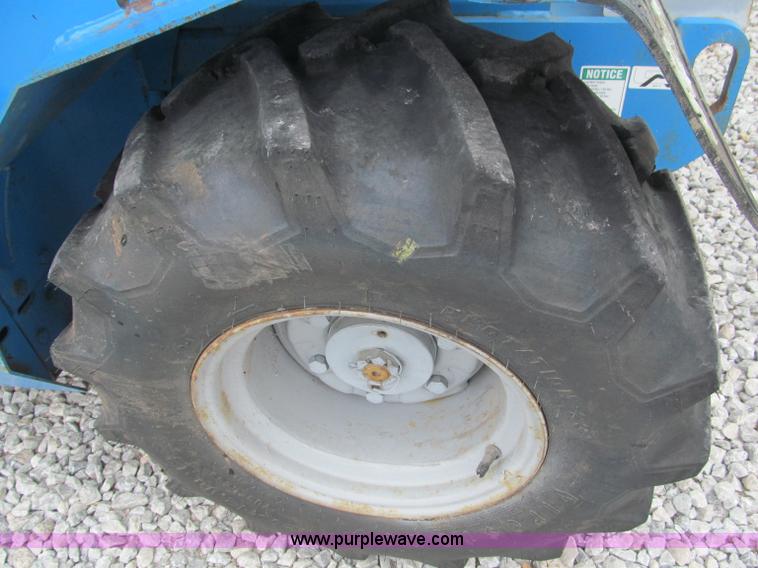 image for item B5140 2000 Genie 2668 scissor lift