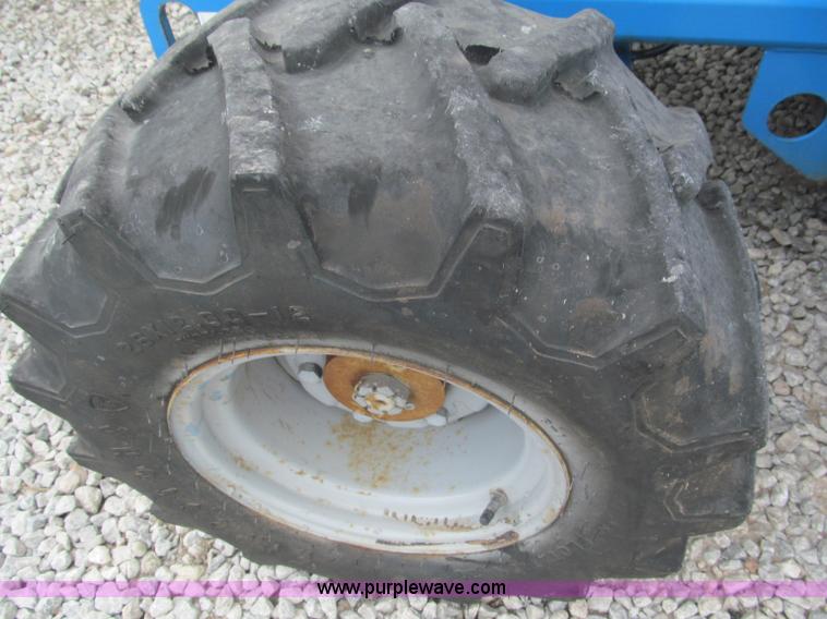 image for item B5140 2000 Genie 2668 scissor lift