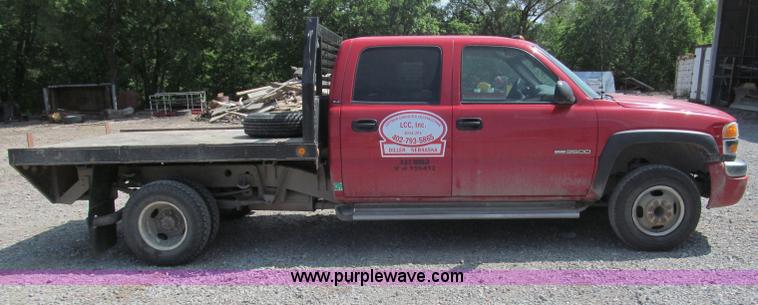 image for item B5145 2004 GMC 3500 SLE crew cab flatbed pickup truck